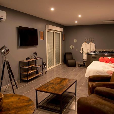 Love Room - La Parenthese Saint-Bauzille-de-la-Sylve Екстер'єр фото