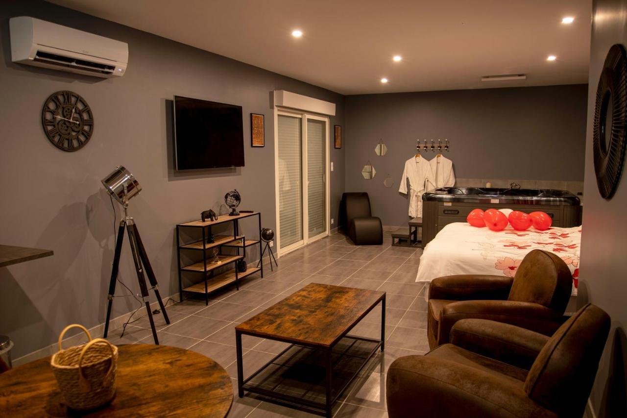 Love Room - La Parenthese Saint-Bauzille-de-la-Sylve Екстер'єр фото