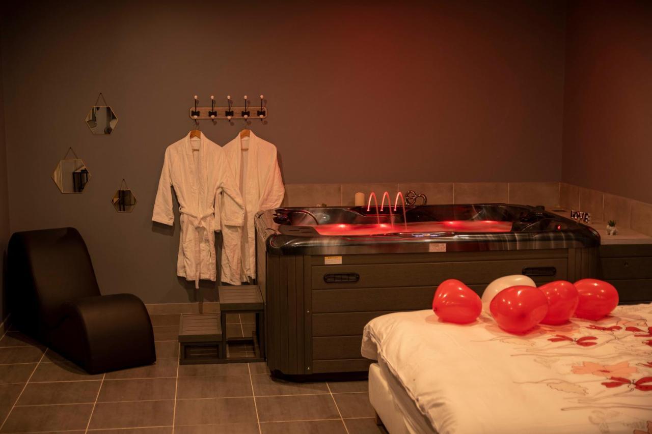 Love Room - La Parenthese Saint-Bauzille-de-la-Sylve Екстер'єр фото