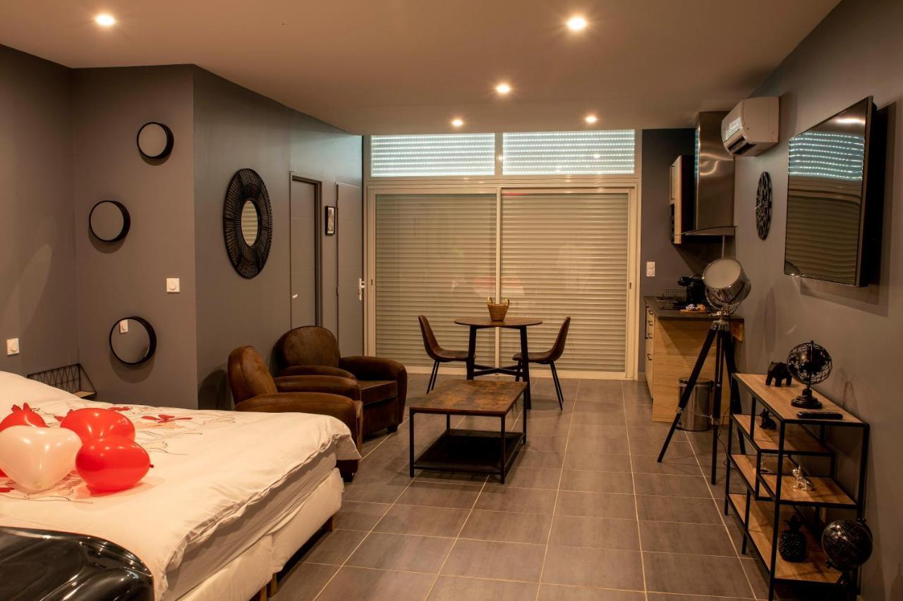 Love Room - La Parenthese Saint-Bauzille-de-la-Sylve Екстер'єр фото