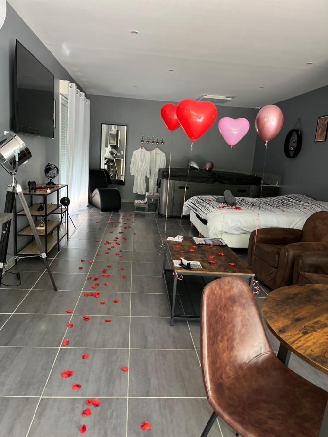 Love Room - La Parenthese Saint-Bauzille-de-la-Sylve Екстер'єр фото