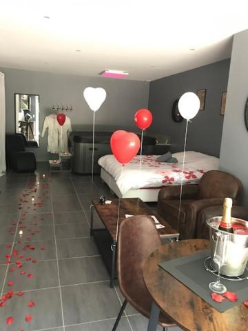 Love Room - La Parenthese Saint-Bauzille-de-la-Sylve Екстер'єр фото