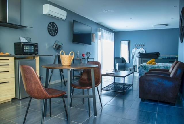 Love Room - La Parenthese Saint-Bauzille-de-la-Sylve Екстер'єр фото